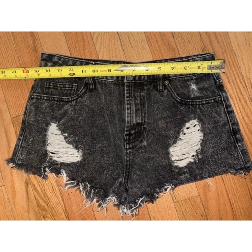 Forever 21 Distressed Shorts Grey Size 27 High Waisted Frayed‎ Hem T57-12